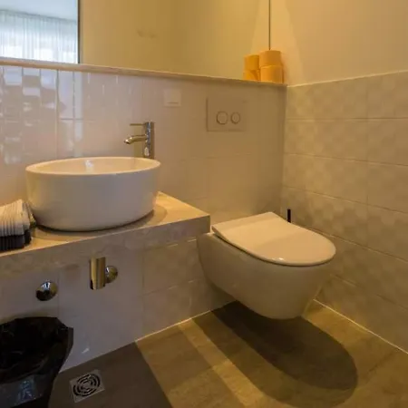 In 39092 Apartment *