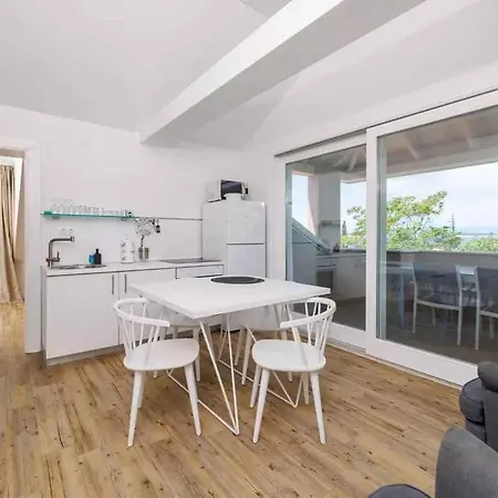 In 39092 Apartment *